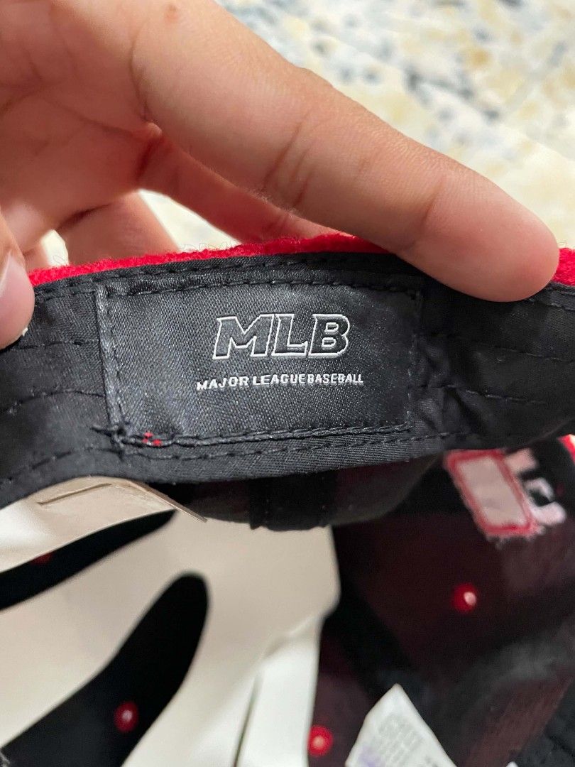 MLB Red Sox (Category: Caps & Hats) located in Manila. Submitted by drenren (Listing ID 1461342737, Image 3). Description: anyone looking brandnew with hang tag 1k+SF lang d m lang po.