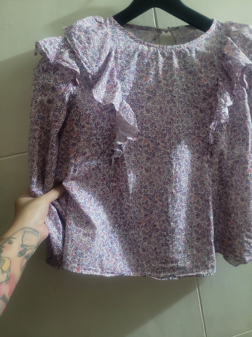 MNG Tiny Floral Top (Category: Blouses) located in Los Banos. Submitted by lopecruz (Listing ID 1461435788, Image 3). Description: 19"armpit laid flat 19"length Like new condition S-M.