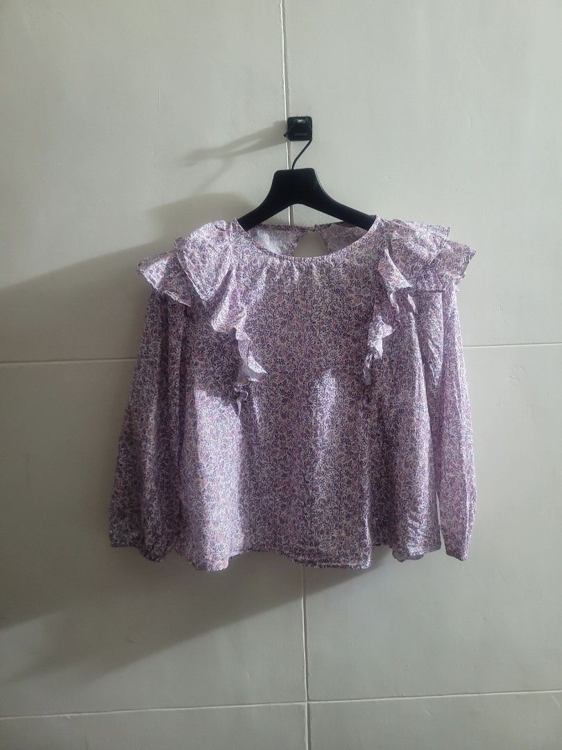 MNG Tiny Floral Top (Category: Blouses) located in Los Banos. Submitted by lopecruz (Listing ID 1461435788, Image 2). Description: 19"armpit laid flat 19"length Like new condition S-M.