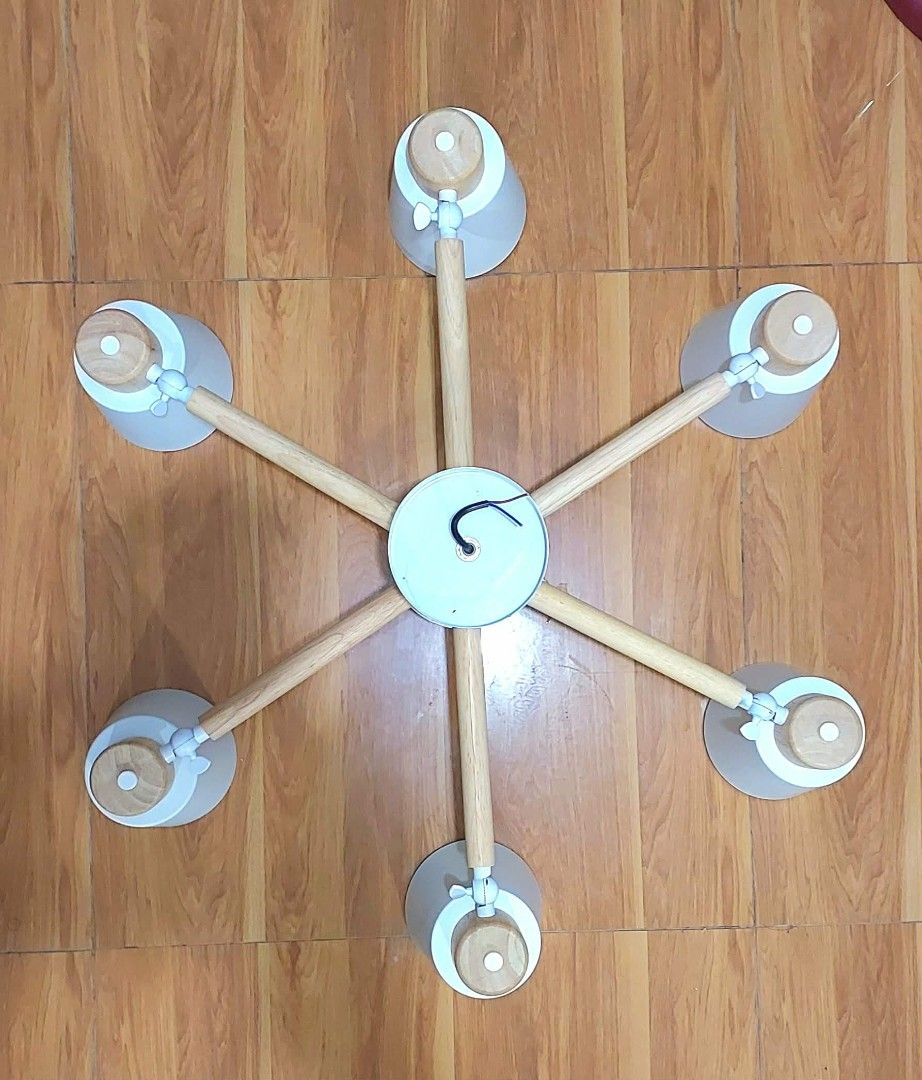 modern ceiling for living room (Category: Lighting) located in Cavite. Submitted by chuvaness (Listing ID 1460611780, Image 3). Description: modern style ceiling light 6 bulb color white.. good as new dn saglit lng nagamit kas nagpalit ng style ng ilaw .. nabili ko 1700 plus extra lamp cover 400 .. benta ko nlng 1200 ... please see the details nnd original prices 👌👌 FIXED PRICE NA PO YAN..