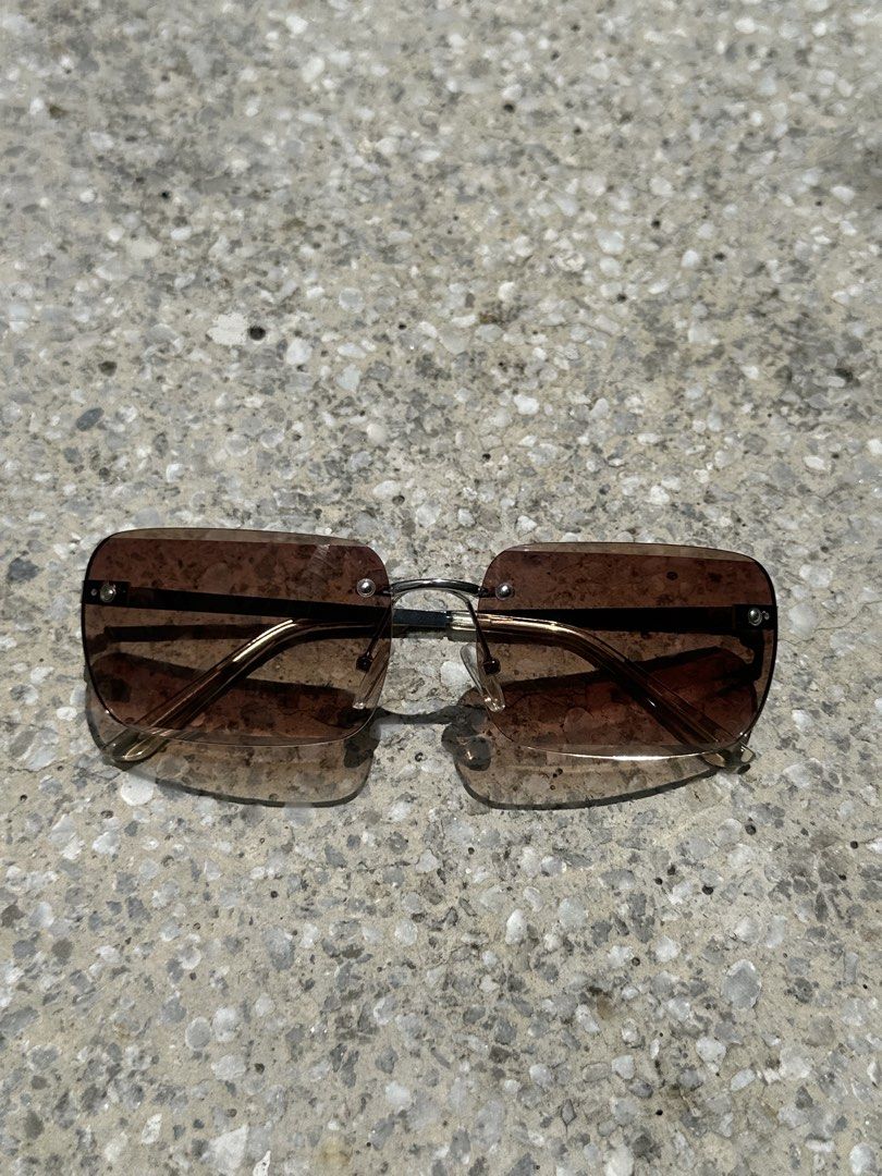 MODERNÒ Rimless Gradient Sunglasses with Box (Category: Sunglasses & Eyewear) located in Pasig City. Submitted by AlbertCruz97 (Listing ID 1461419523, Image 3). Description: - MODERNÒ rimless sunglasses - Gradient brown lenses - Silver metal frame - Comes with original MODERNÒ box - Ideal for sunny days - Stylish accessory.