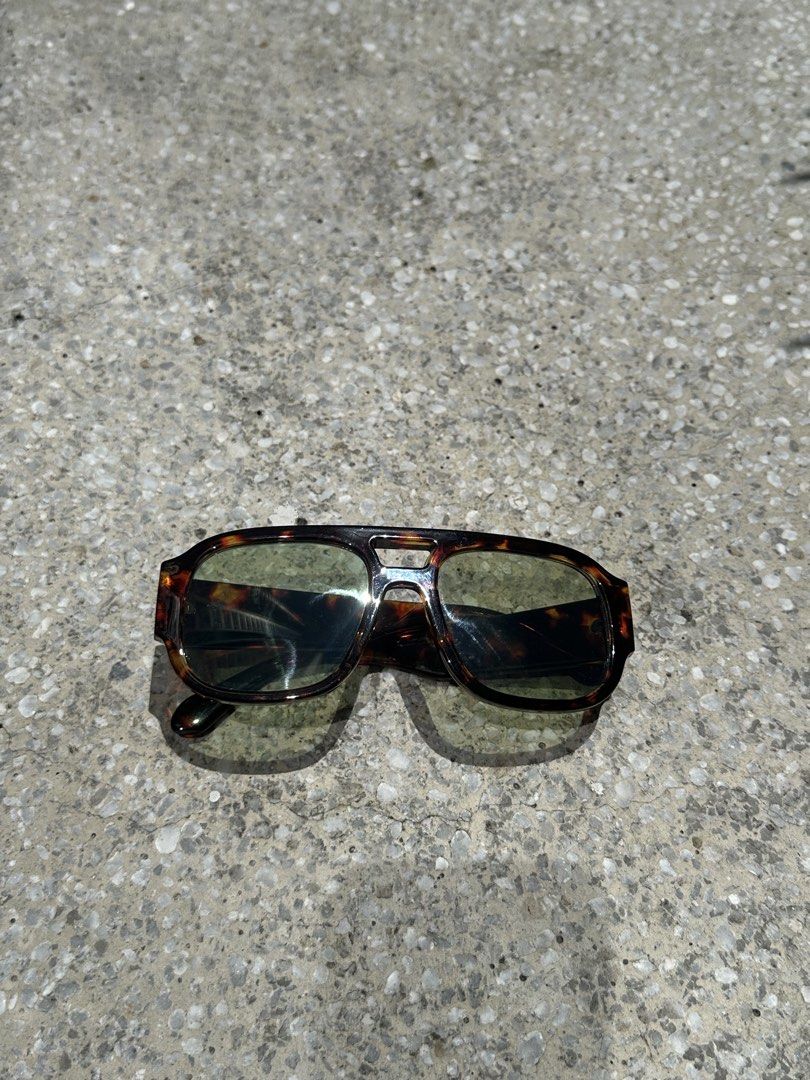 MODERNÒ Tortoiseshell Aviator Sunglasses (Category: Sunglasses & Eyewear) located in Pasig City. Submitted by AlbertCruz97 (Listing ID 1461365790, Image 3). Description: - Stylish tortoiseshell aviator sunglasses - Green tinted lenses - Comes with original MODERNÖ box - Ideal for sunny weather - A true statement piece - Ready for its new owner.