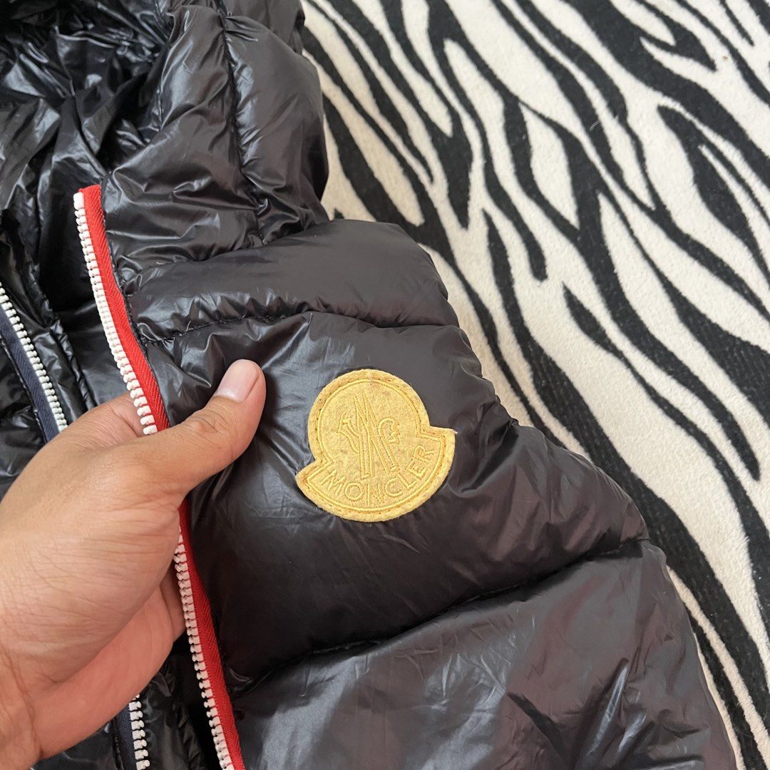 Moncler puffer (Category: Coats, Jackets and Outerwear) located in Manila. Submitted by royaldripmanila (Listing ID 1461433173, Image 2). Description: No issue W17 L20.