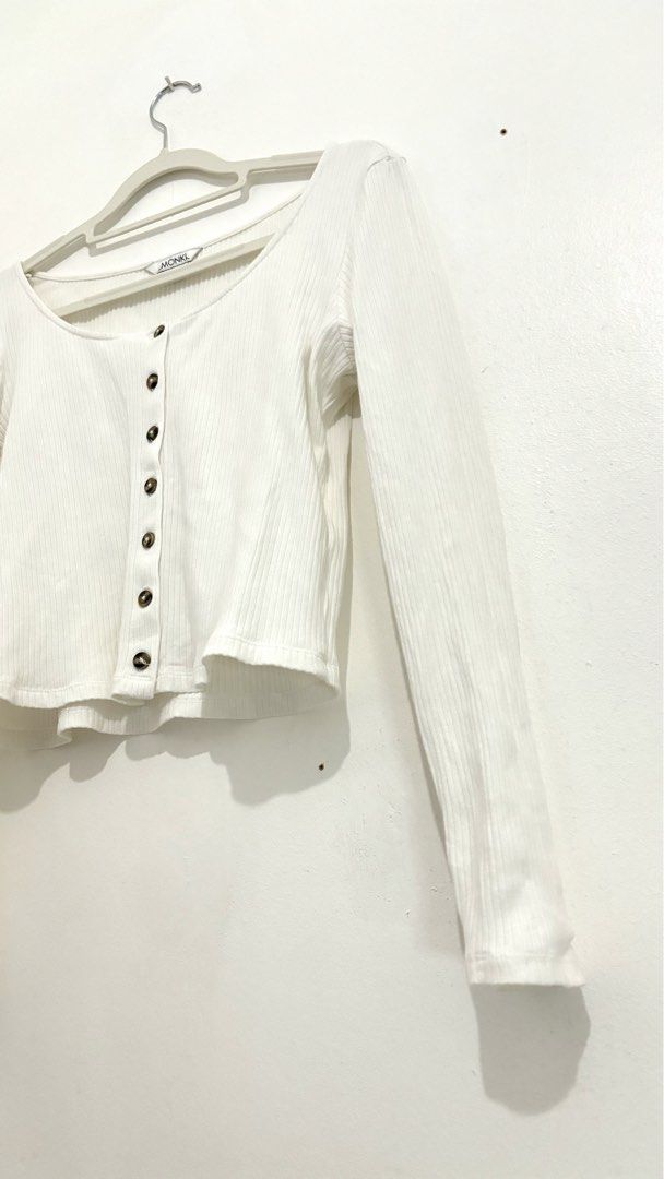 Monki Ribbed Button-Down Long-Sleeve Top (Category: Longsleeves) located in Caloocan City. Submitted by buymethisandthat (Listing ID 1461338798, Image 3). Description: ✨ Monki Ribbed Button-Down Long-Sleeve Top - ₱119 📌 CONDITION • Condition: 9/10 • Flaws: None visible 📏 SIZE & FIT • Tag Size: Small • Recommended: Fits Small to Medium (Fitted / Stretchy Ribbed Fit) .