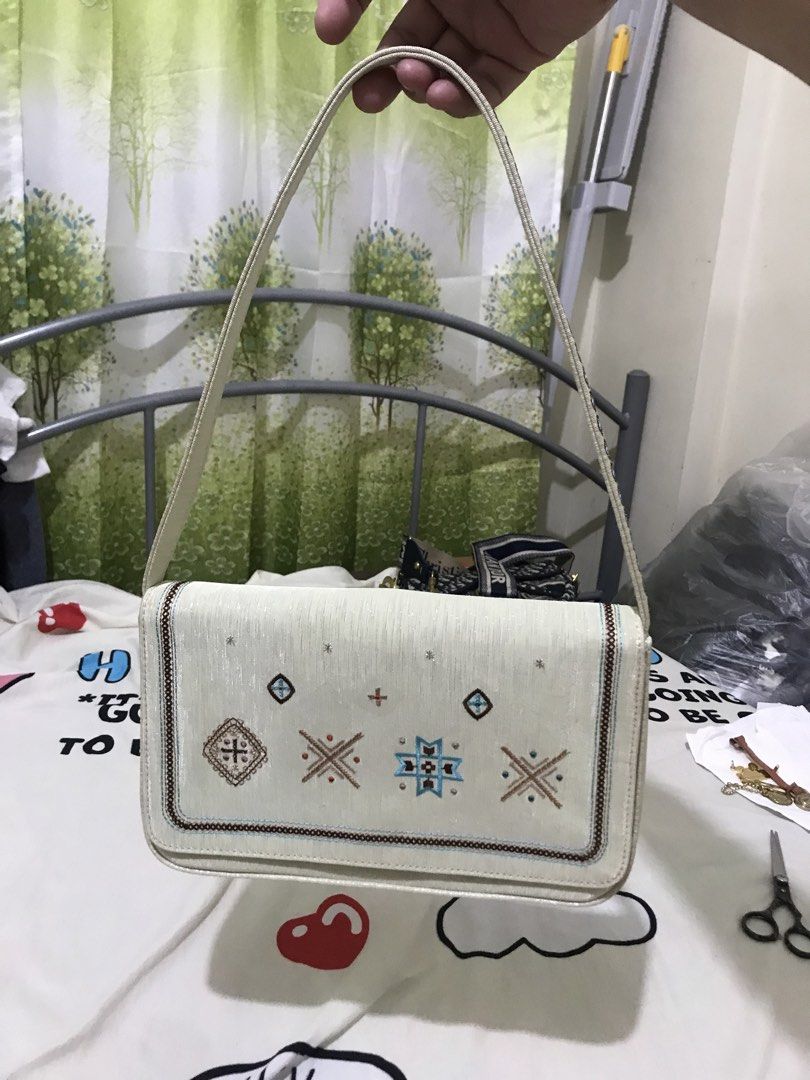 Moschino off (Category: Shoulder Bags) located in Balete No 2. Submitted by troyesybang (Listing ID 1461338163, Image 1). Description: Small kili size baguette Like new.