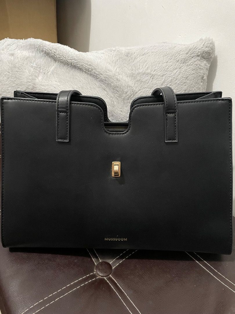 MOSSDOOM Elaura Black Structured Tote Bag with Gold Hardware (Category: Tote Bags) located in Quezon City. Submitted by biabadoobee (Listing ID 1461516438, Image 1). Description: MOSSDOOM Elaura bag in black :) - still in perfect condition Loc: UP Diliman, Quezon City Mod: Lalamove or J&T Mop: Gcash or Bank Transfer .