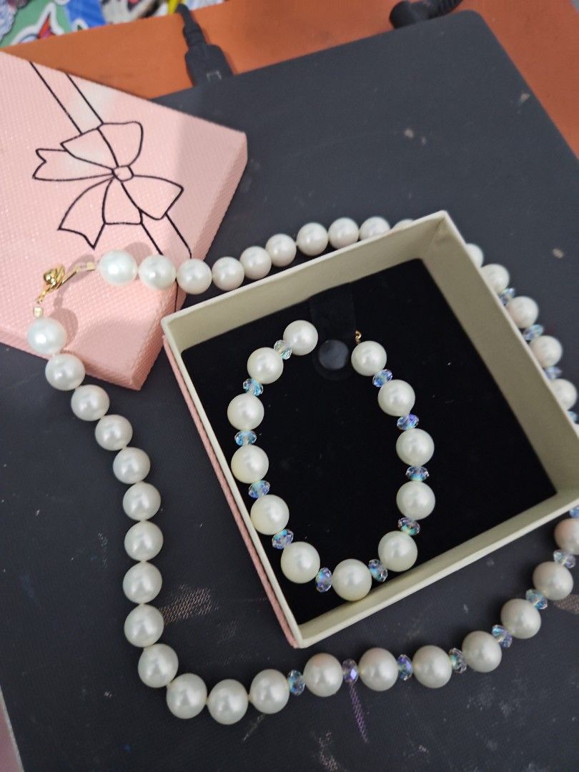 Necklace with bracelet (Category: Necklaces) located in Manila. Submitted by shopamanila (Listing ID 1461461968, Image 2). Description: nice for gift.