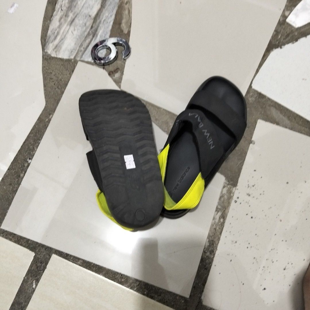 New Balance (Category: Sandals) located in El Salvador. Submitted by francheskaukayukay (Listing ID 1461411724, Image 3). Description: .