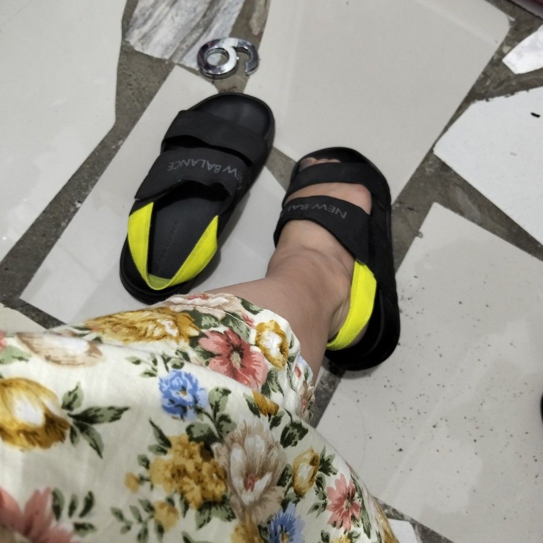 New Balance (Category: Sandals) located in El Salvador. Submitted by francheskaukayukay (Listing ID 1461411724, Image 1). Description: .