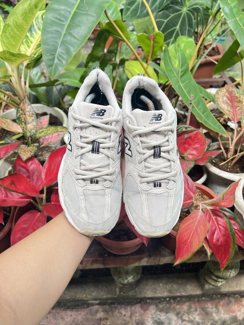 New Balance 530 y2k (Category: Sneakers) located in Dapitan. Submitted by gelbread (Listing ID 1461477281, Image 2). Description: .