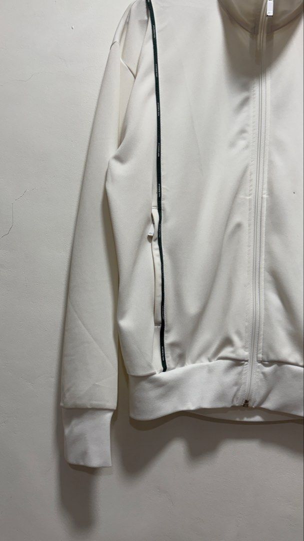 New Balance Offwhite Track Jacket (Category: Coats, Jackets and Outerwear) located in Manila. Submitted by petlover777 (Listing ID 1461558041, Image 3). Description: Best fit to medium to large (22 x 26) GOOD AS NEW! NO ISSUE 📍Pick up location: Barangay 235 Hall Abad Santos Manila 🛵Delivery: J&t | Lalamove.