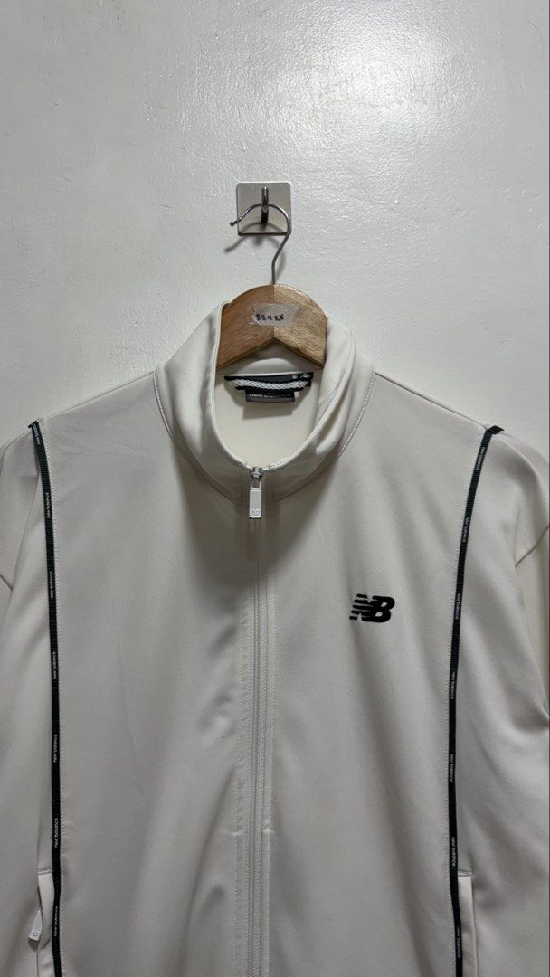 New Balance Offwhite Track Jacket (Category: Coats, Jackets and Outerwear) located in Manila. Submitted by petlover777 (Listing ID 1461558041, Image 2). Description: Best fit to medium to large (22 x 26) GOOD AS NEW! NO ISSUE 📍Pick up location: Barangay 235 Hall Abad Santos Manila 🛵Delivery: J&t | Lalamove.