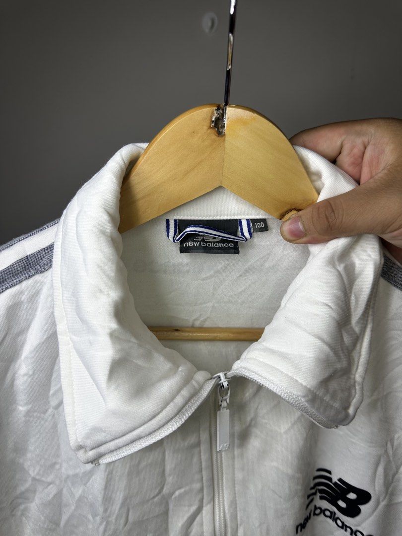 NEW BALANCE TRACK JACKET (Category: Coats, Jackets and Outerwear) located in Molave. Submitted by thriftmate13 (Listing ID 1461419023, Image 2). Description: .