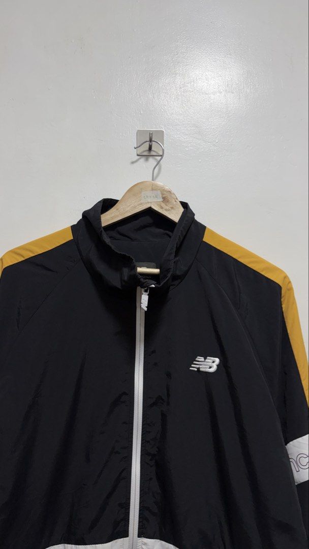 New Balance Tritone Windbreaker Jacket (Category: Coats, Jackets and Outerwear) located in Manila. Submitted by petlover777 (Listing ID 1461557896, Image 2). Description: Best fit to XL (24 x 29) GOOD AS NEW! 📌check last picture, with very light blue mark sa lower part 📍Pick up location: Barangay 235 Hall Abad Santos Manila 🛵Delivery: J&t | Lalamove.