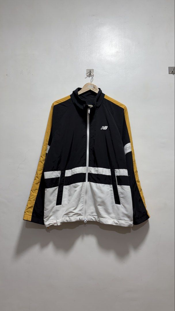 New Balance Tritone Windbreaker Jacket (Category: Coats, Jackets and Outerwear) located in Manila. Submitted by petlover777 (Listing ID 1461557896, Image 1). Description: Best fit to XL (24 x 29) GOOD AS NEW! 📌check last picture, with very light blue mark sa lower part 📍Pick up location: Barangay 235 Hall Abad Santos Manila 🛵Delivery: J&t | Lalamove.