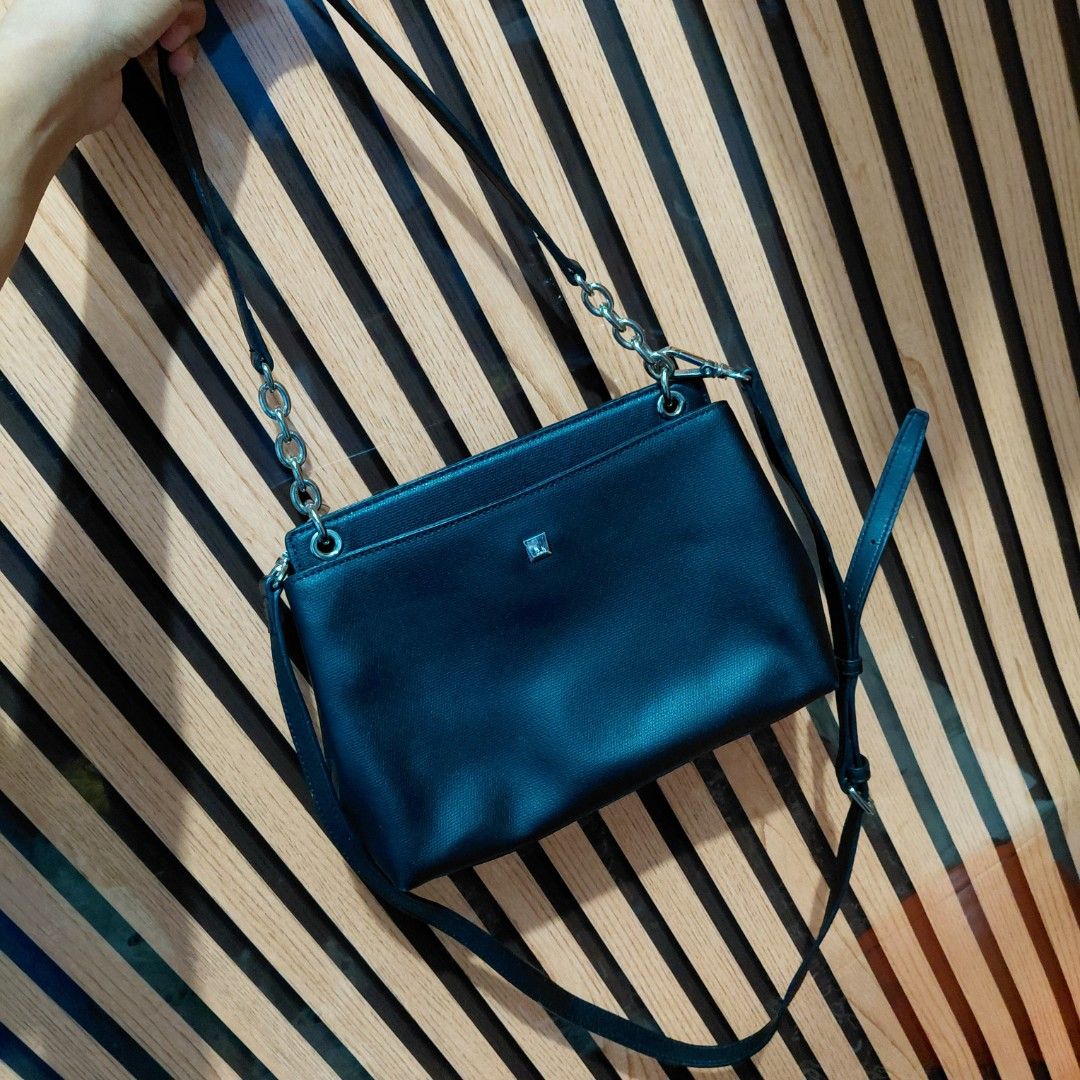 NICOLE MILLER 2way Bag Shoulder (Category: Shoulder Bags) located in Manila. Submitted by pandinity (Listing ID 1461493275, Image 2). Description: 9.5 x 3 x 6.5 inches leather.