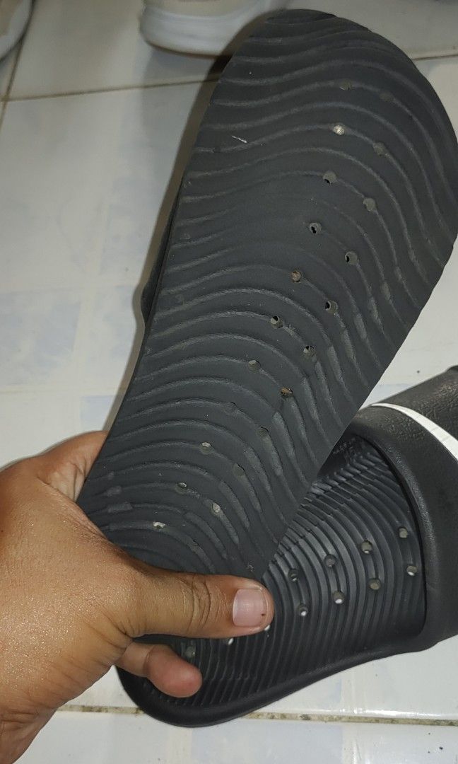 Nike (Category: Slippers & Slides) located in Cebu City. Submitted by vintage07 (Listing ID 1461454188, Image 3). Description: Nike Size 6 mens / 7 womens Xcellent condi 550+sf.