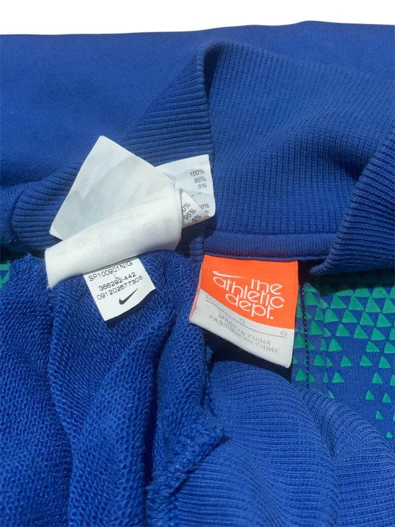 Nike (Category: Coats, Jackets and Outerwear) located in Manila. Submitted by lyf_7hrift (Listing ID 1461489175, Image 3). Description: Nike Sweater P300 28L 20W Dimes 9.5/10 Color Rate Excellent Condition.