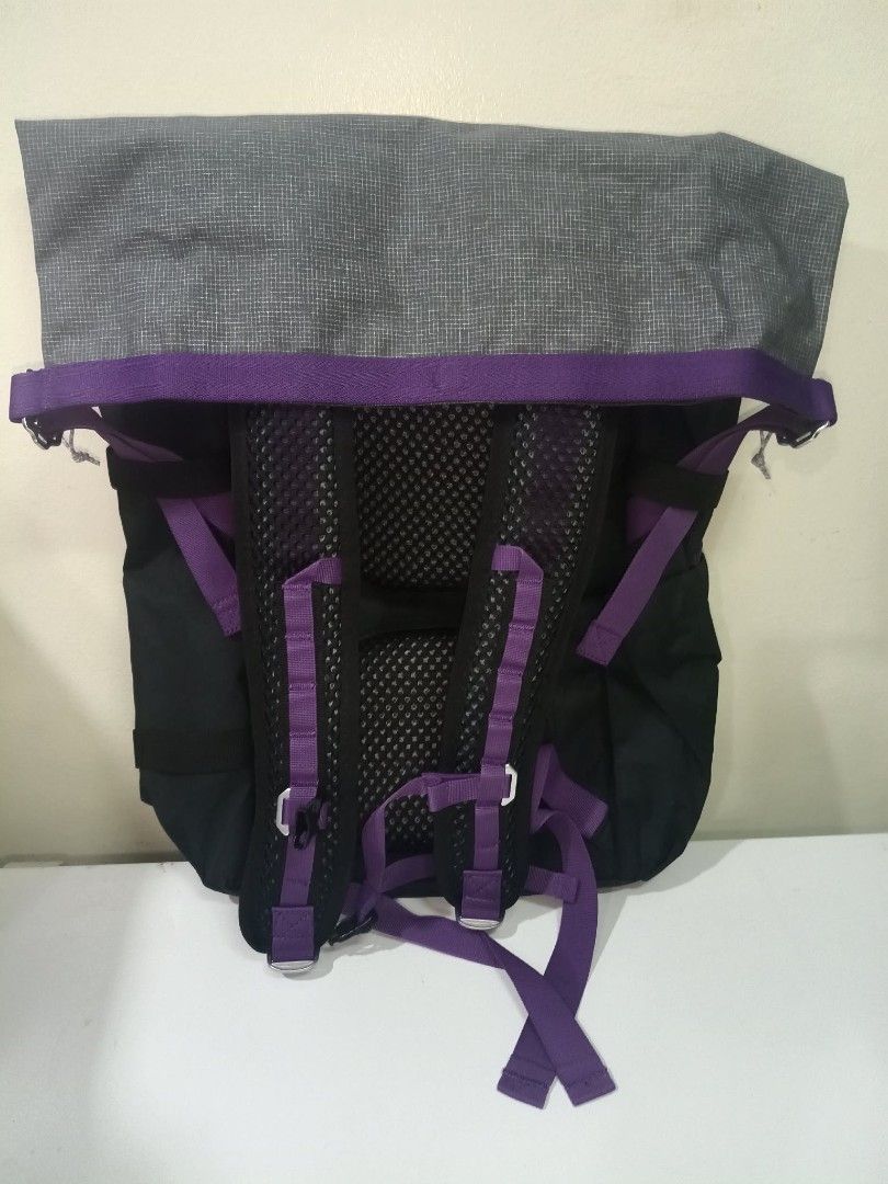 Nike ACG Aysén Day Pack 32L Backpack (Category: Backpacks) located in Manila. Submitted by ah1lion (Listing ID 1461493692, Image 2). Description: Built for the elements and designed to transition seamlessly from rugged trail hikes to the urban grid, the Nike ACG Aysén Day Pack (32L) is the ultimate companion for your next outdoor adventure or daily commute. Engineered under Nike's All Conditions Gear (ACG) umbrella, this pack combines high-perfor