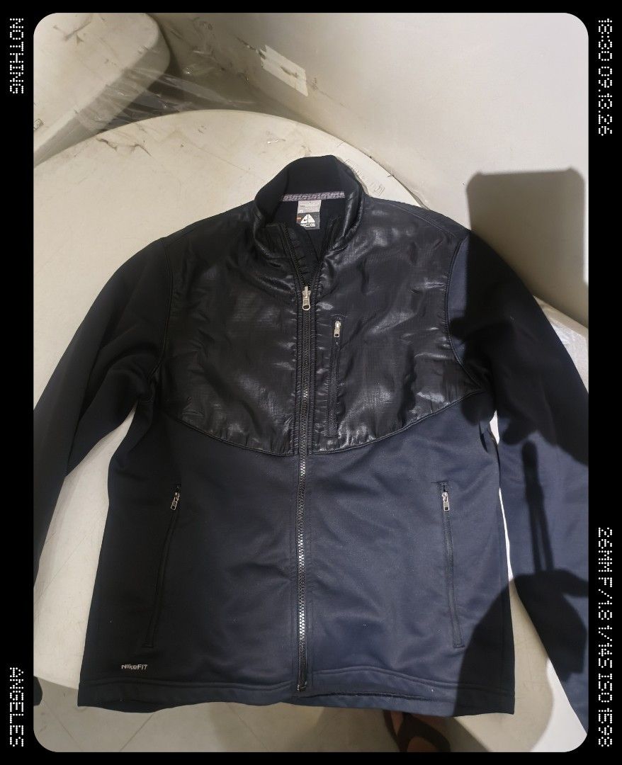 Nike ACG fit therma (Category: Coats, Jackets and Outerwear) located in Angeles City. Submitted by poweredbyrice (Listing ID 1461449067, Image 2). Description: Nike ACG Fit therma size Medium angeles location w-21-22 L-27.