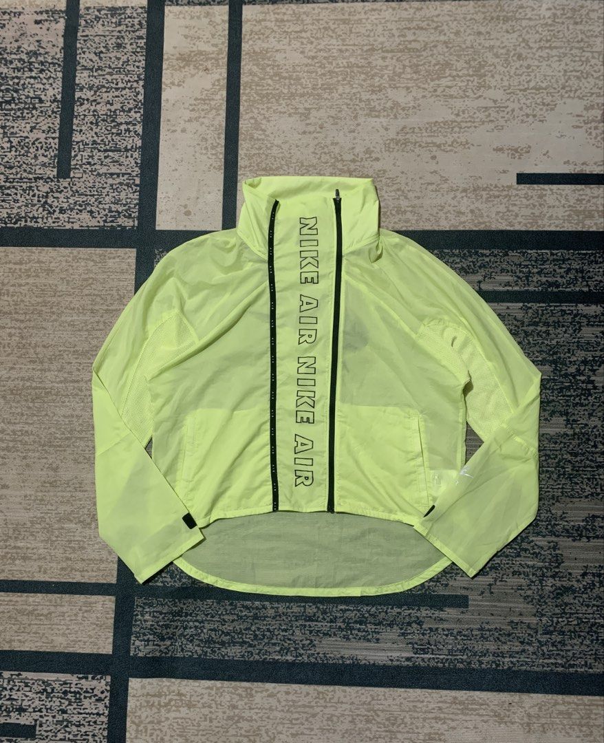 Nike air (Category: Coats, Jackets and Outerwear) located in Cebu City. Submitted by thriftsh1t.ph (Listing ID 1461545527, Image 1). Description: W21 L23-26 back.