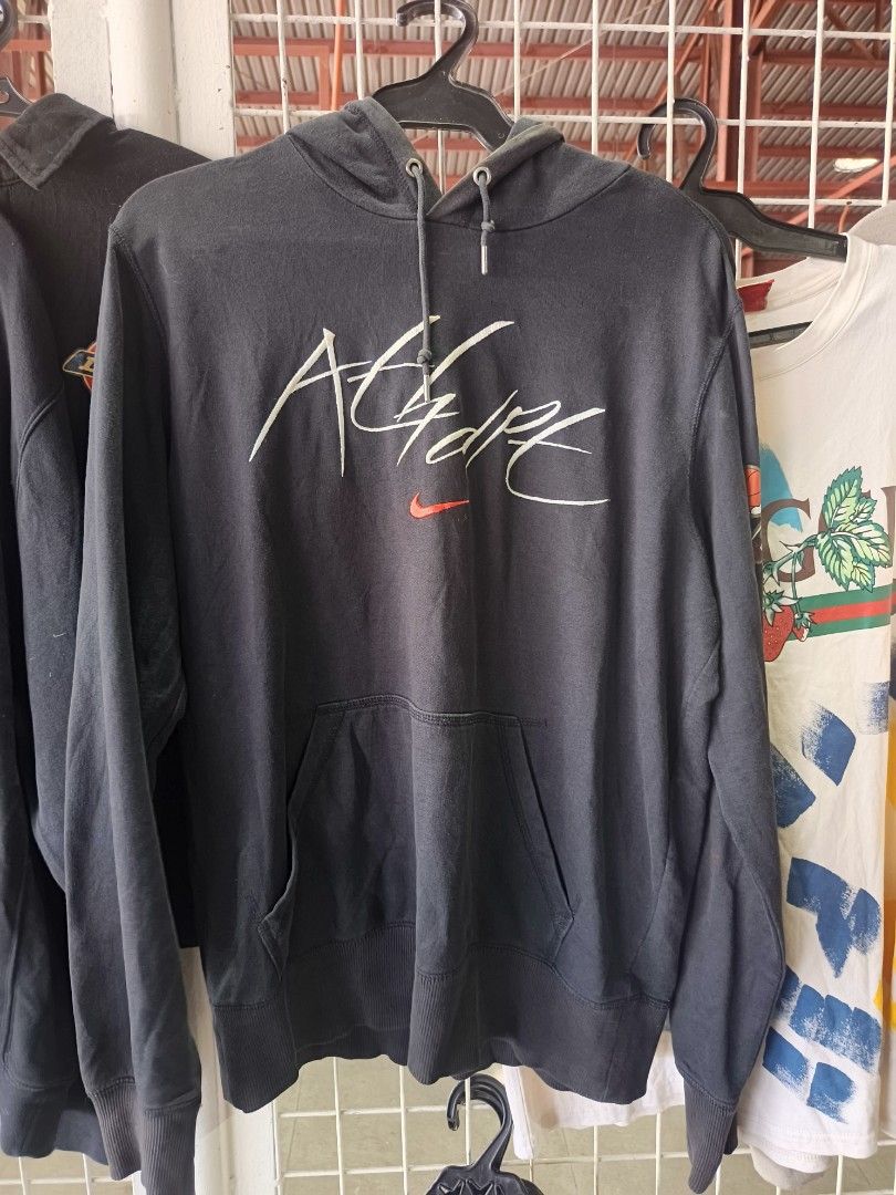 Nike Athletic embroidery hoodie (Category: Coats, Jackets and Outerwear) located in Gumaca. Submitted by makuliti (Listing ID 1461328926, Image 1). Description: .