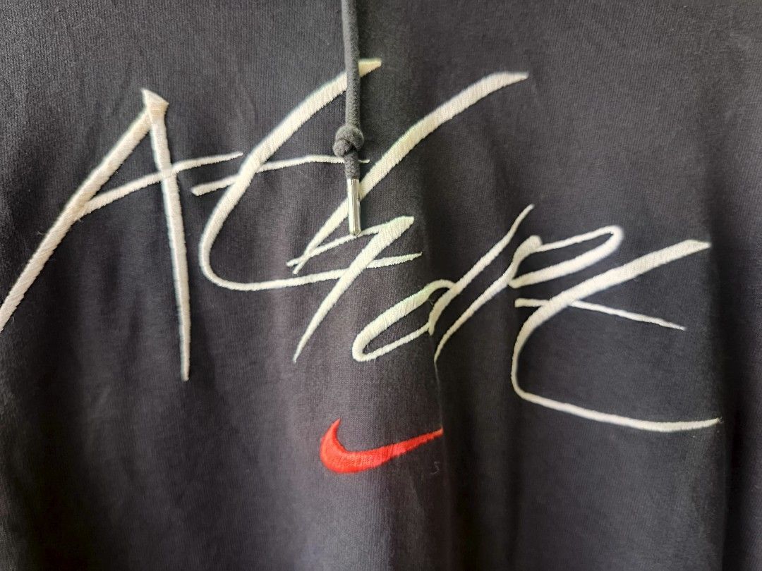 Nike Athletic embroidery hoodie (Category: Coats, Jackets and Outerwear) located in Gumaca. Submitted by makuliti (Listing ID 1461328926, Image 3). Description: .