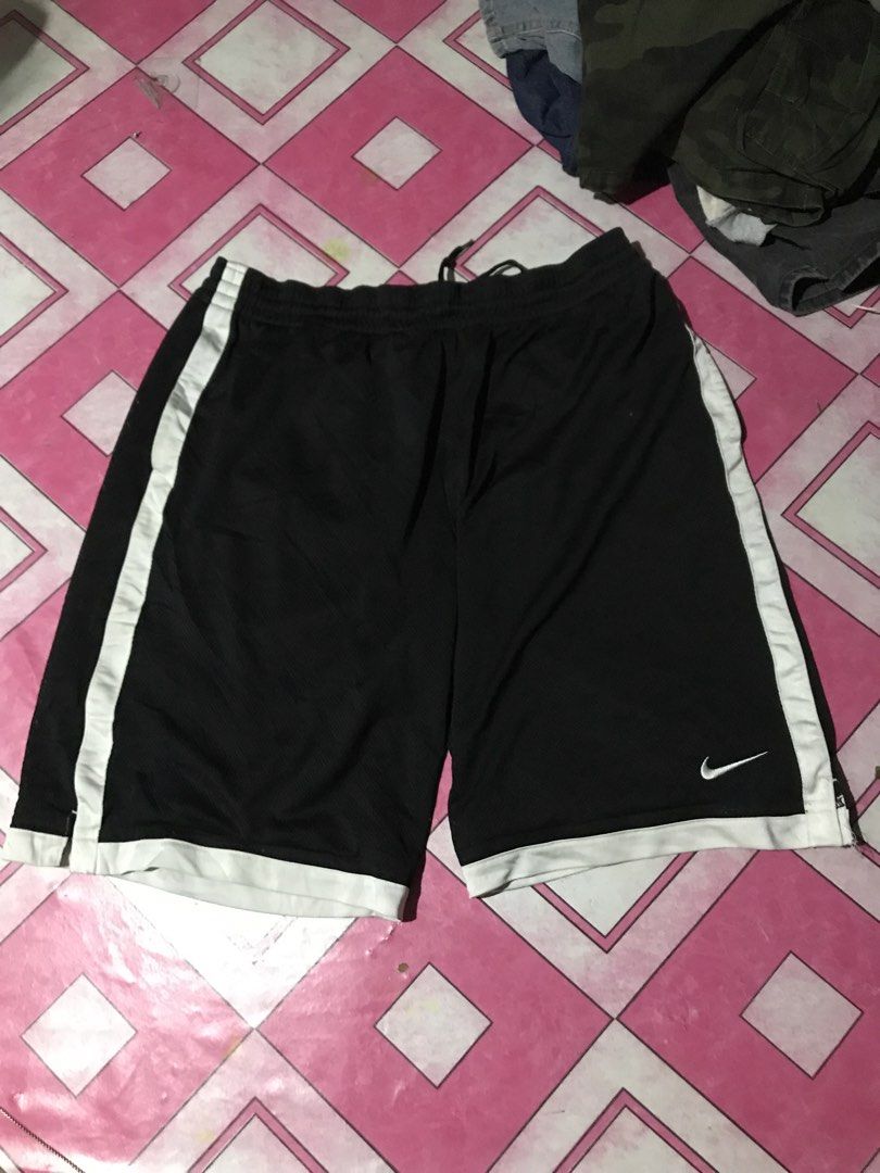 Nike basketball black short (Category: Shorts) located in Manila. Submitted by franceleeb33468 (Listing ID 1461503093, Image 2). Description: nike basketball short Waist 38 stretch to 44 Length 22 leg open 13.5 Embroidery check No issue Price 450 Loc: negros occidental.