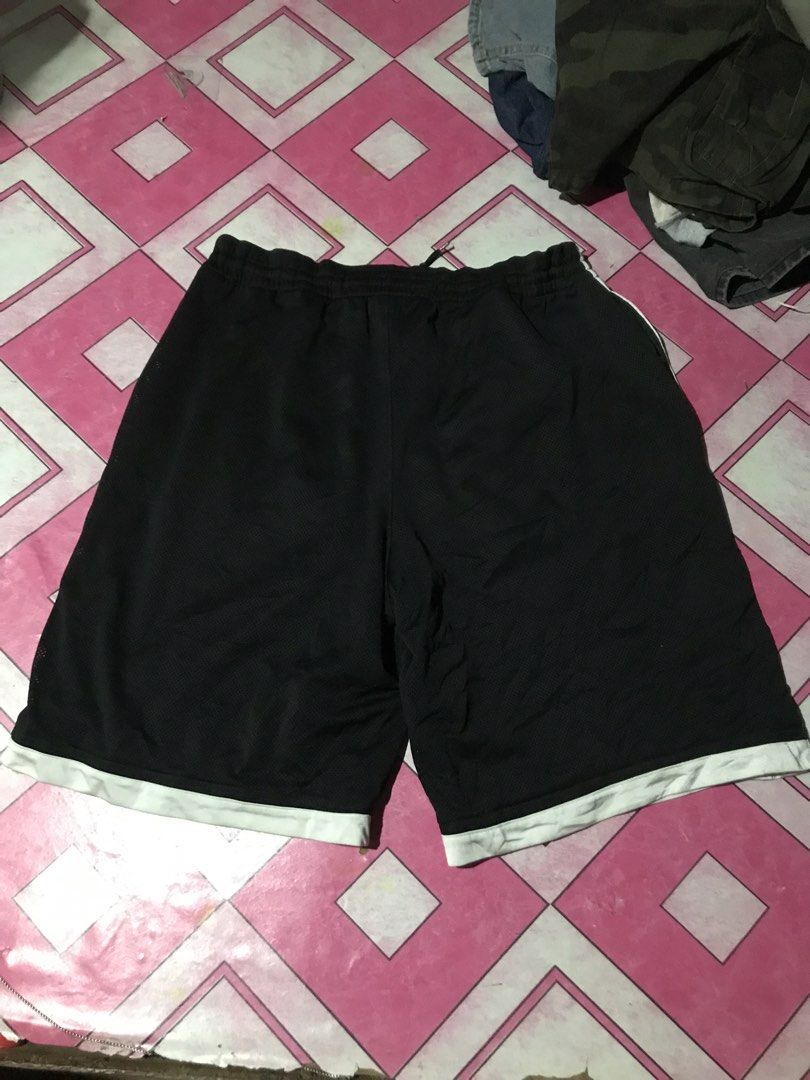 Nike basketball black short (Category: Shorts) located in Manila. Submitted by franceleeb33468 (Listing ID 1461503093, Image 3). Description: nike basketball short Waist 38 stretch to 44 Length 22 leg open 13.5 Embroidery check No issue Price 450 Loc: negros occidental.