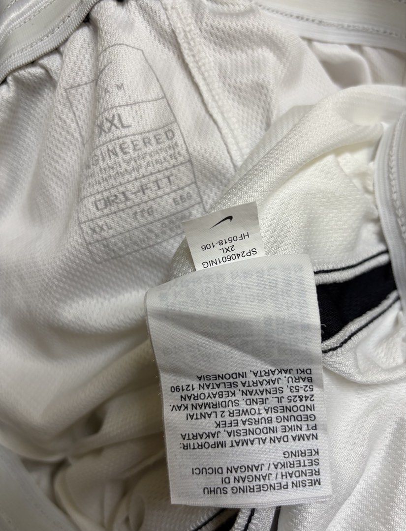 Nike Basketball short (Category: Shorts) located in Cavite. Submitted by staythrifted.23 (Listing ID 1461366065, Image 2). Description: Size : 2XL on 🏷️ Dimes : Lenght 20 Waist 36 - 38 Condition : Like new Color rate : 10/10 Issue : light yellow stain Loc. Cavite We ship nationwide Payment first .