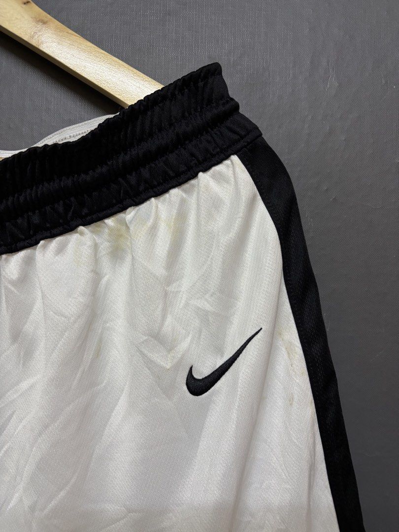 Nike Basketball short (Category: Shorts) located in Cavite. Submitted by staythrifted.23 (Listing ID 1461366065, Image 3). Description: Size : 2XL on 🏷️ Dimes : Lenght 20 Waist 36 - 38 Condition : Like new Color rate : 10/10 Issue : light yellow stain Loc. Cavite We ship nationwide Payment first .