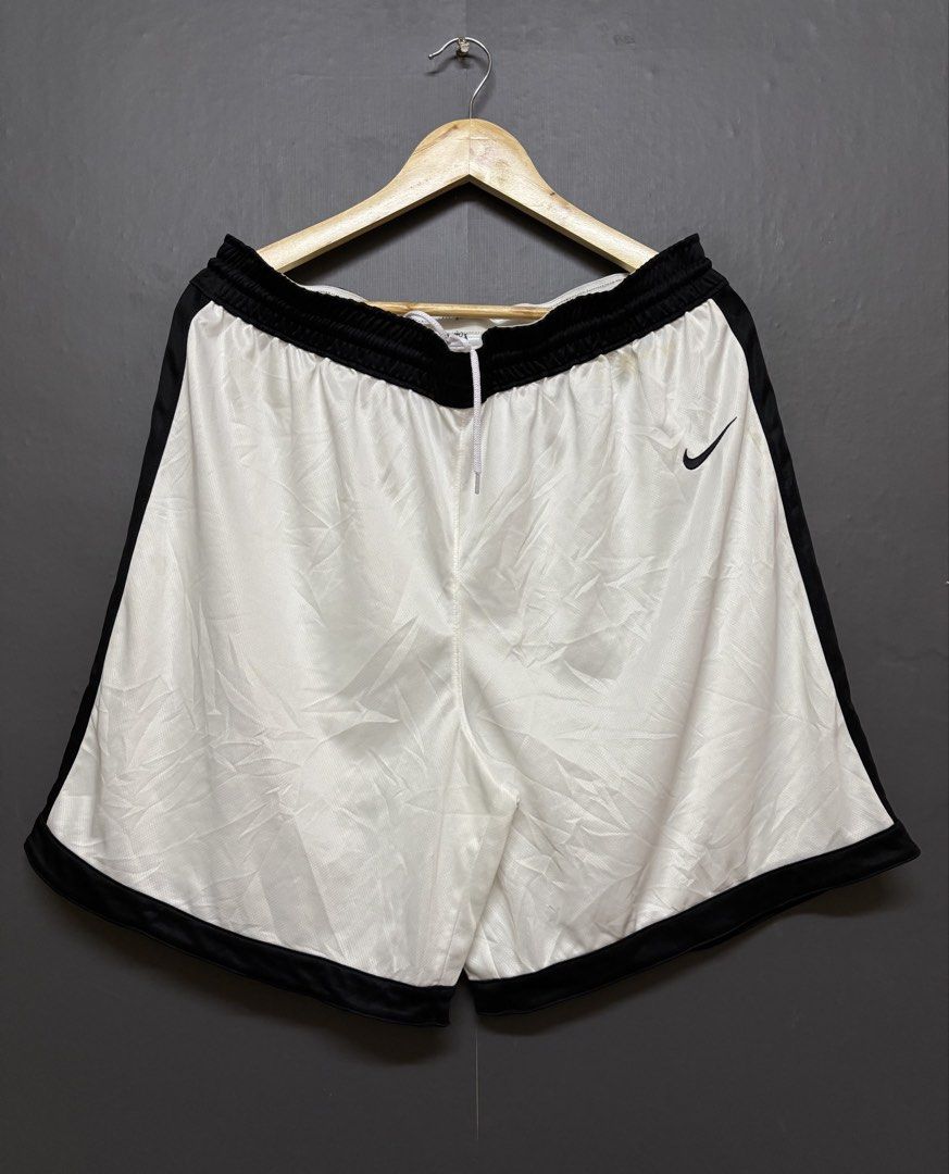 Nike Basketball short (Category: Shorts) located in Cavite. Submitted by staythrifted.23 (Listing ID 1461366065, Image 1). Description: Size : 2XL on 🏷️ Dimes : Lenght 20 Waist 36 - 38 Condition : Like new Color rate : 10/10 Issue : light yellow stain Loc. Cavite We ship nationwide Payment first .
