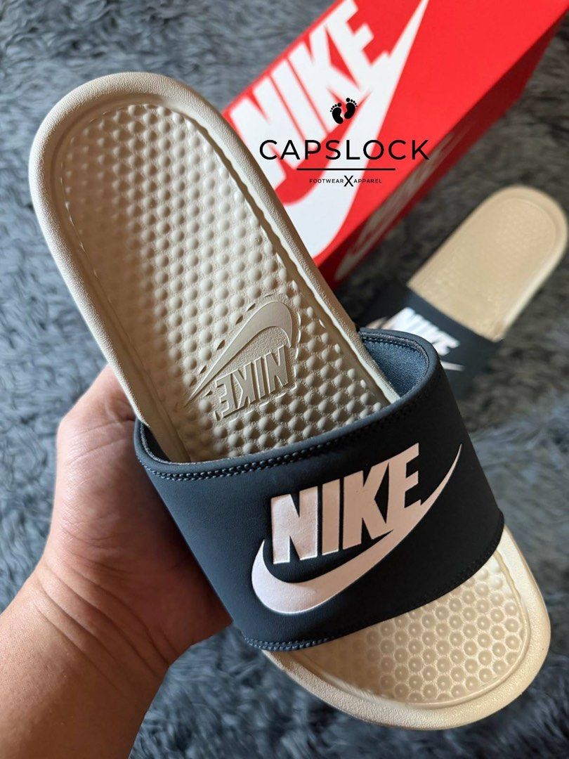 Nike Benassi (Category: Slippers & Slides) located in Manila. Submitted by caps.lock1 (Listing ID 1461394288, Image 2). Description: ✨ ℕ𝔼𝕎 𝔸ℝℝ𝕀𝕍𝔸𝕃 ✨ 𝑵𝒊𝒌𝒆 𝑩𝒆𝒏𝒂𝒔𝒔𝒊 𝒔𝒍𝒊𝒅𝒆 ᴄᴏʟᴏʀ: sᴛʀɪɴɢ / ᴡʜɪᴛᴇ-sᴇᴀᴡᴇᴇᴅ sɪᴢᴇ: 7/8/9/10/11 ᴜs ᴍᴇɴ ʙᴇʟᴏᴡ sʀᴘ: ₱1,600 ᴏɴʟʏ ▪️ᴏɴ ʜᴀɴᴅ▪️ʙʀᴀɴᴅɴᴇᴡ▪️ʟᴇɢɪᴛ💯 *𝐺𝑟𝑎𝑏 𝑦𝑜𝑢𝑟𝑠 𝑛𝑜𝑤.
