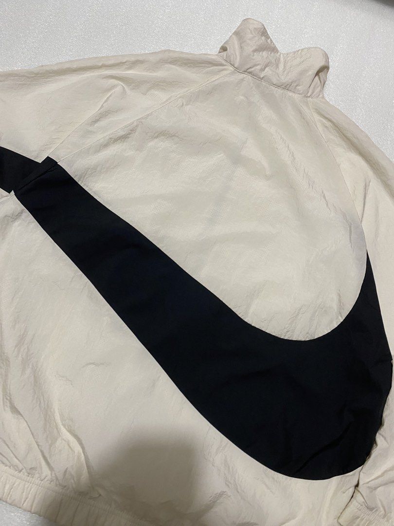 NIKE BIGSWOOH WINDBREAKER JACKET (Category: Coats, Jackets and Outerwear) located in Caloocan City. Submitted by alexahvaldez (Listing ID 1461333013, Image 3). Description: NEGO FOR SURE BUYER 26 / 29 LIKE NEW CONDITION NO ISSUE.