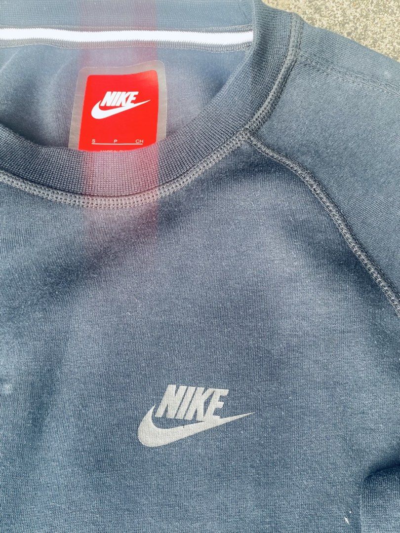 Nike blue orig (Category: Coats, Jackets and Outerwear) located in Manila. Submitted by mr.borreros (Listing ID 1461447694, Image 2). Description: Walang issue walang himulmol.