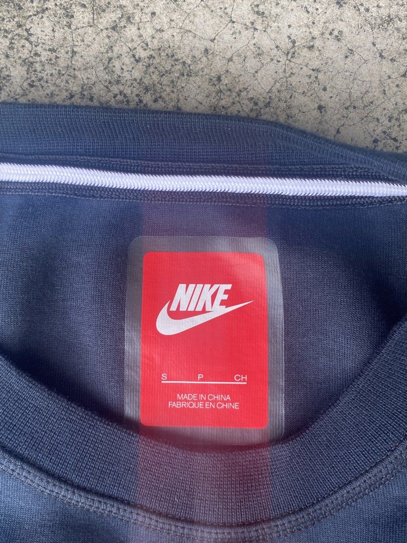 Nike blue orig (Category: Coats, Jackets and Outerwear) located in Manila. Submitted by mr.borreros (Listing ID 1461447694, Image 3). Description: Walang issue walang himulmol.