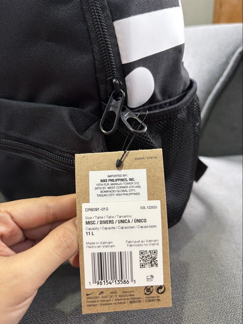 Nike Brasilia Mini Backpack (11L) (Category: Other Babies Going Out Needs) located in Rizal. Submitted by summer_cruller (Listing ID 1461408817, Image 3). Description: *100% original, with receipt from Nike store *Brand new, never used. With complete original packaging *Compact size. For kids pero pwede rin for adults. Cutesy size. *No flaws. Pwede sa maselan. Pwede pang-gift..