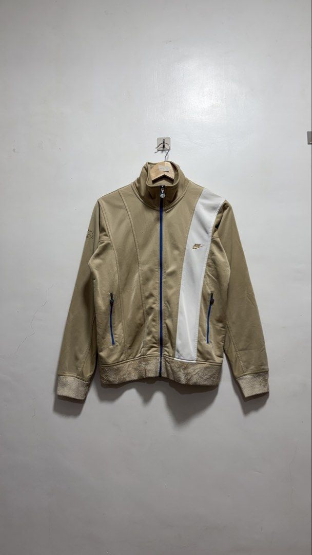 Nike Brown Towel Terry Ribbed Track Jacket (Category: Coats, Jackets and Outerwear) located in Manila. Submitted by petlover777 (Listing ID 1461557957, Image 1). Description: Best fit to small to medium (20.5 x 25) GOOD AS NEW! NO ISSUE 📍Pick up location: Barangay 235 Hall Abad Santos Manila 🛵Delivery: J&t | Lalamove.