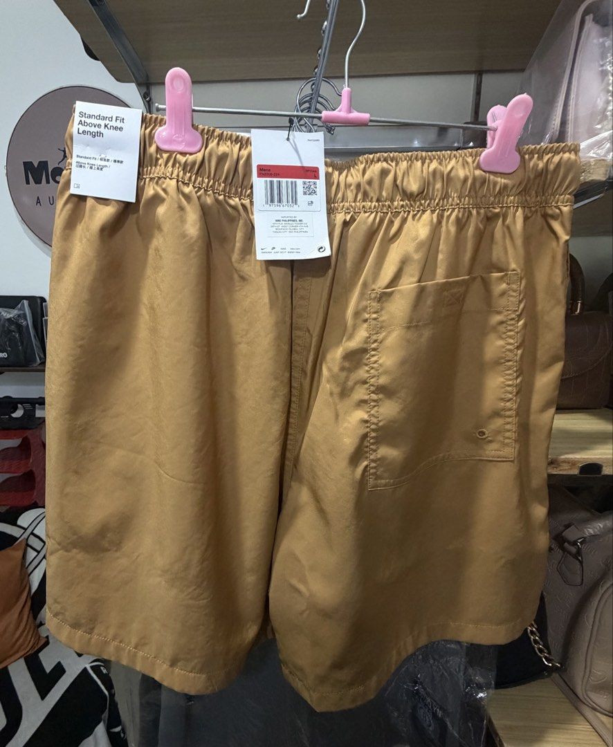 Nike Club woven shorts (Category: Shorts) located in Pinamalayan. Submitted by danilotubero08 (Listing ID 1461427706, Image 2). Description: Size large w32-36.