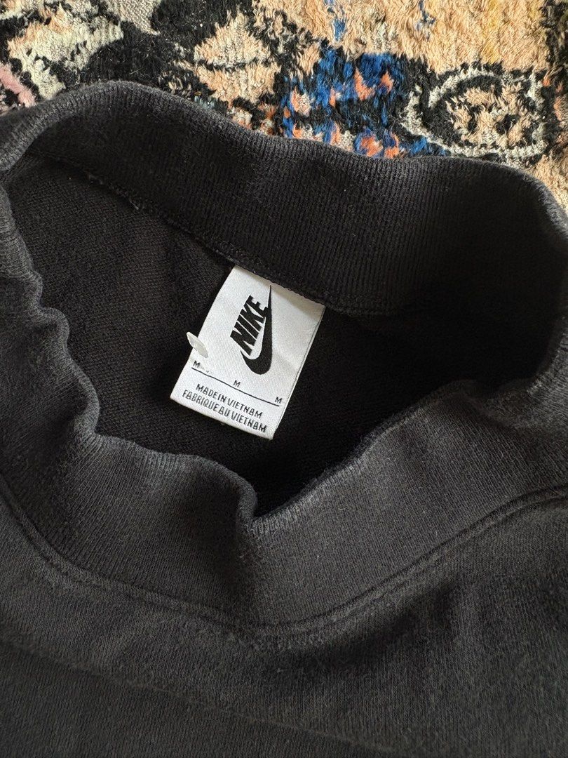 Nike Crew Neck Sweater (Category: Coats, Jackets and Outerwear) located in Pasay City. Submitted by namastenamstenamaste (Listing ID 1461386158, Image 2). Description: Nike Crew Neck Sweater Color rate: 9/10 no isse W:22 L:28 +sf.