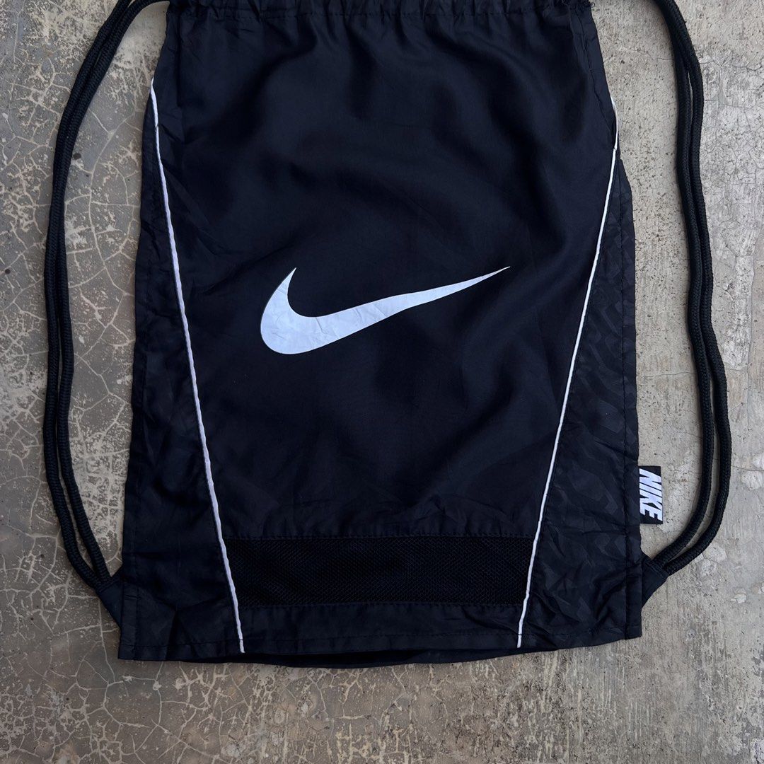 Nike Drawstring Backpack (Category: Backpacks) located in Kuala Terengganu. Submitted by sf11store (Listing ID 1461441189, Image 3). Description: Nike Drawstring Backpack Measurement 13 x 18.5 inch Used good 9/10 Dm for more details ✅.