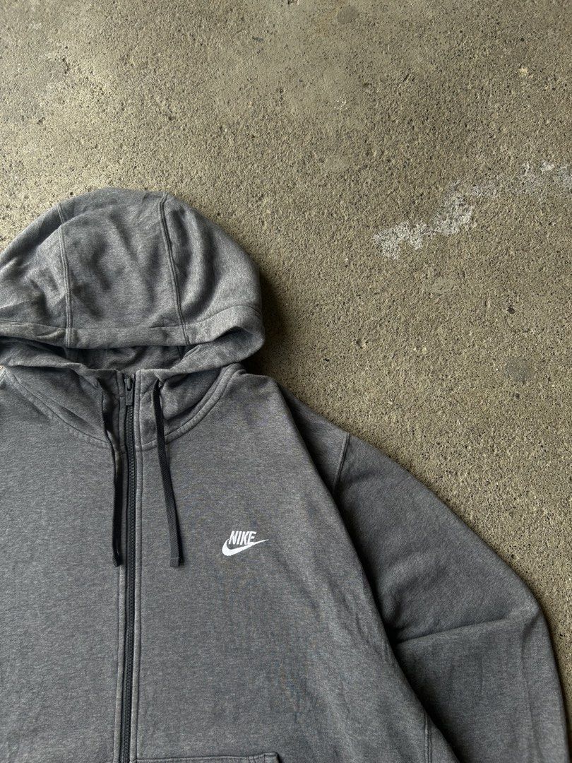 Nike Grey Full Zip Hoodie (Category: Hoodies) located in Santa Cruz. Submitted by uyaxxxxx (Listing ID 1461454157, Image 3). Description: Nike Sportswear Club Fleece Men’s Full-Zip Hoodie Widht- 26 Lenght-30 Colorate 10/10 no issue Goodcondition! pm more details! 📩.