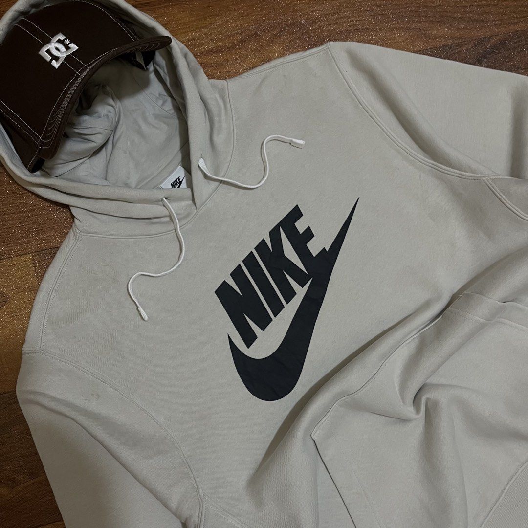 Nike Grey Pullover Hoodie (Category: Coats, Jackets and Outerwear) located in Mabalacat. Submitted by hustlerthrift27 (Listing ID 1461554936, Image 2). Description: NIKE ICONIC LOGO CREAM 💫 MINE 349🏷️ WIDTH 24 x LENGTH 29 VERYGOOD CONDITION SIZE LARGE 9.5 / 10 COLOR RATE Quality tela maganda rubber print ung nike🔥 may mga dumi lang siya not sure if washable check niyo nalang sa comsec..