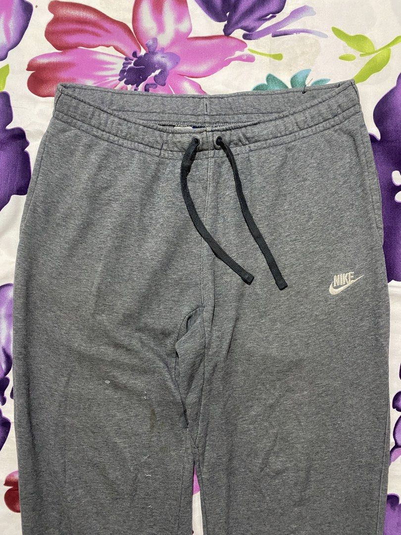 Nike Grey Sweatpants Joggers Size XL (Category: Joggers) located in Las Pinas. Submitted by johnpaul2525 (Listing ID 1461325853, Image 2). Description: - Grey Nike sweatpants - Size XL - Elastic waistband with drawstring - Ideal for casual wear or lounging.