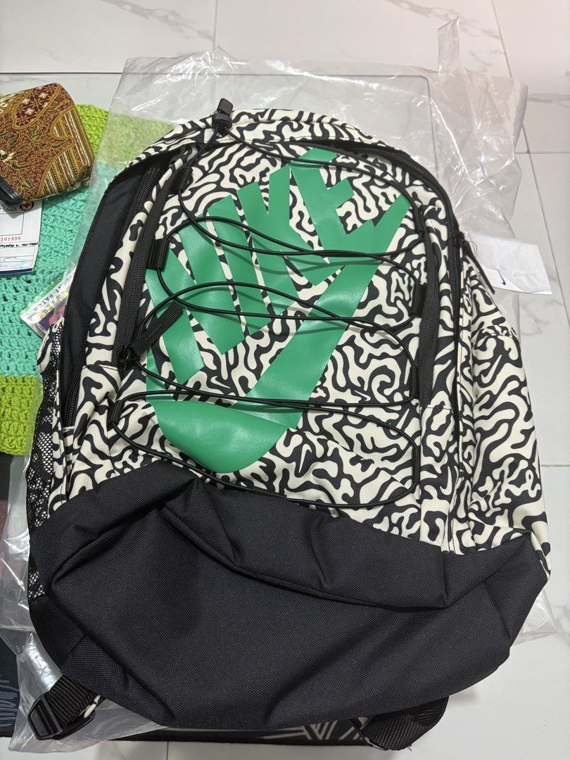 Nike Hayward Coconut Milk 26L Backpack (Category: Backpacks) located in Manila. Submitted by shoepatos4u (Listing ID 1461396067, Image 1). Description: Benefits Padded shoulder straps are adjustable for a comfortable fit. Haul loop gives you an alternative carrying option. The front bungee system with a cinch lets you quickly stash a jacket or other essentials. Stabilising chest strap distributes the weight of the backpack, helping you stay comfo