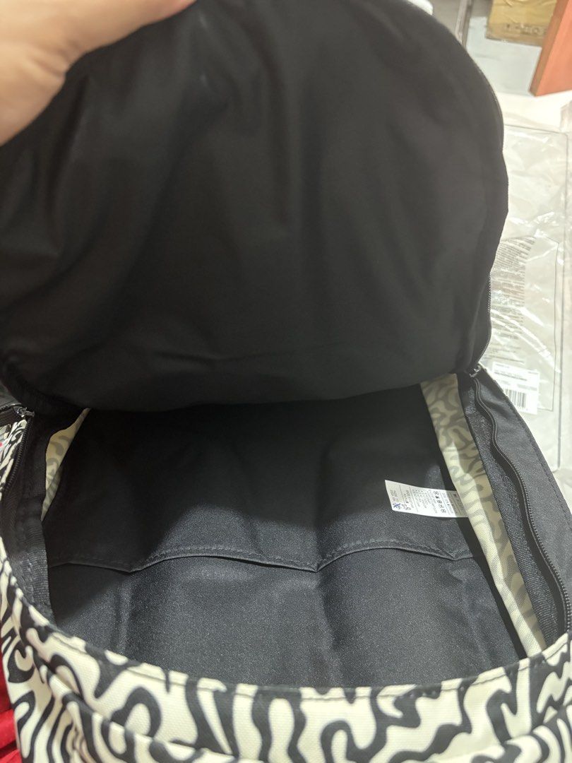 Nike Hayward Coconut Milk 26L Backpack (Category: Backpacks) located in Manila. Submitted by shoepatos4u (Listing ID 1461396067, Image 3). Description: Benefits Padded shoulder straps are adjustable for a comfortable fit. Haul loop gives you an alternative carrying option. The front bungee system with a cinch lets you quickly stash a jacket or other essentials. Stabilising chest strap distributes the weight of the backpack, helping you stay comfo