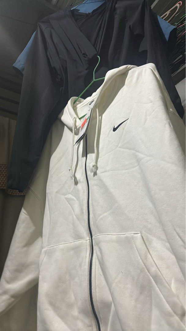 Nike hoodie (Category: Hoodies) located in Manila. Submitted by kingblaize (Listing ID 1461543879, Image 3). Description: Nike white hoodie brandnew.