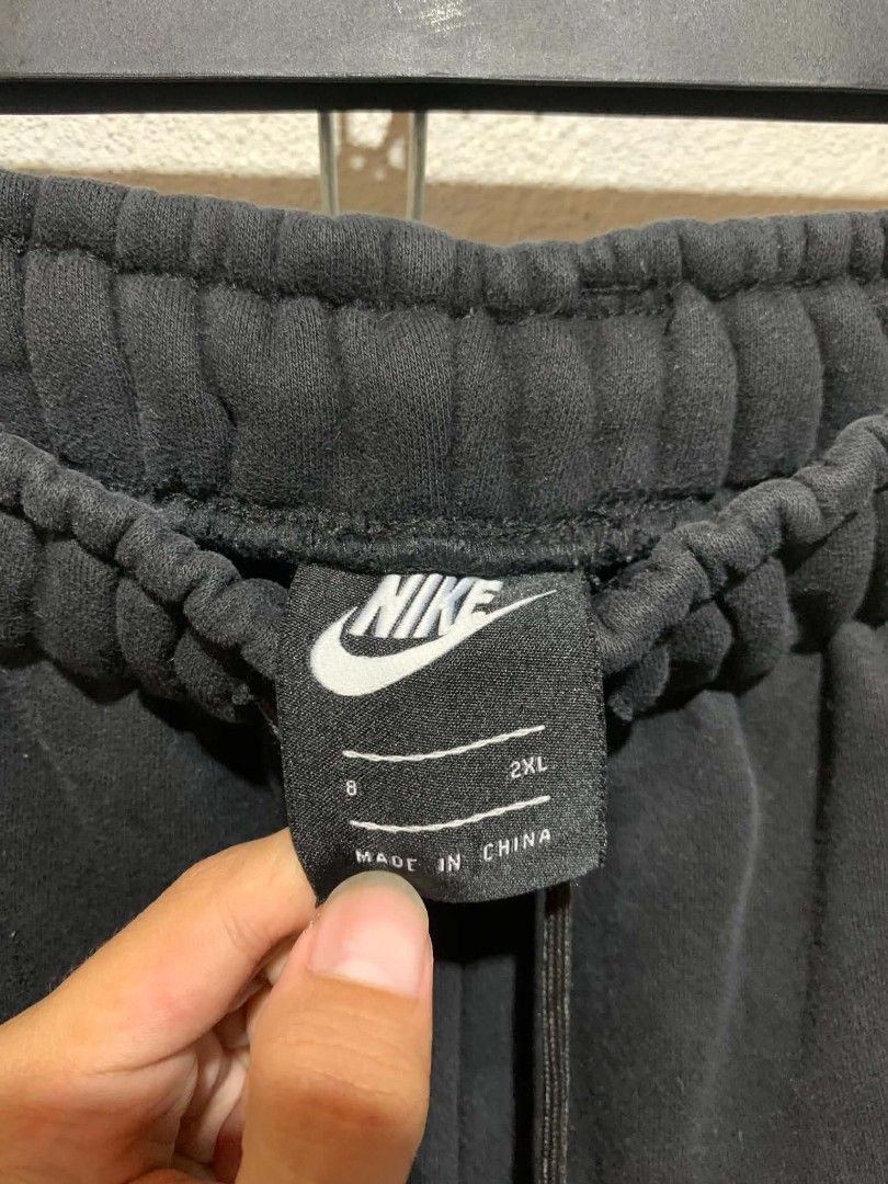 Nike jogger pants (Category: Joggers) located in Naga. Submitted by dodonggg (Listing ID 1461529187, Image 3). Description: Details: ▫️Exellent condition ▫️C.R - 9/10 ▫️Waist - 28 strechable ▫️Length - 39 ▫️Thigh - 12 ▫️Issue/s - None ▫️Authentic/Legit/Original 📍Location: Cebu City of Naga 🚛MOD: J&T/Meet up 💵MOP: Gcash Only.
