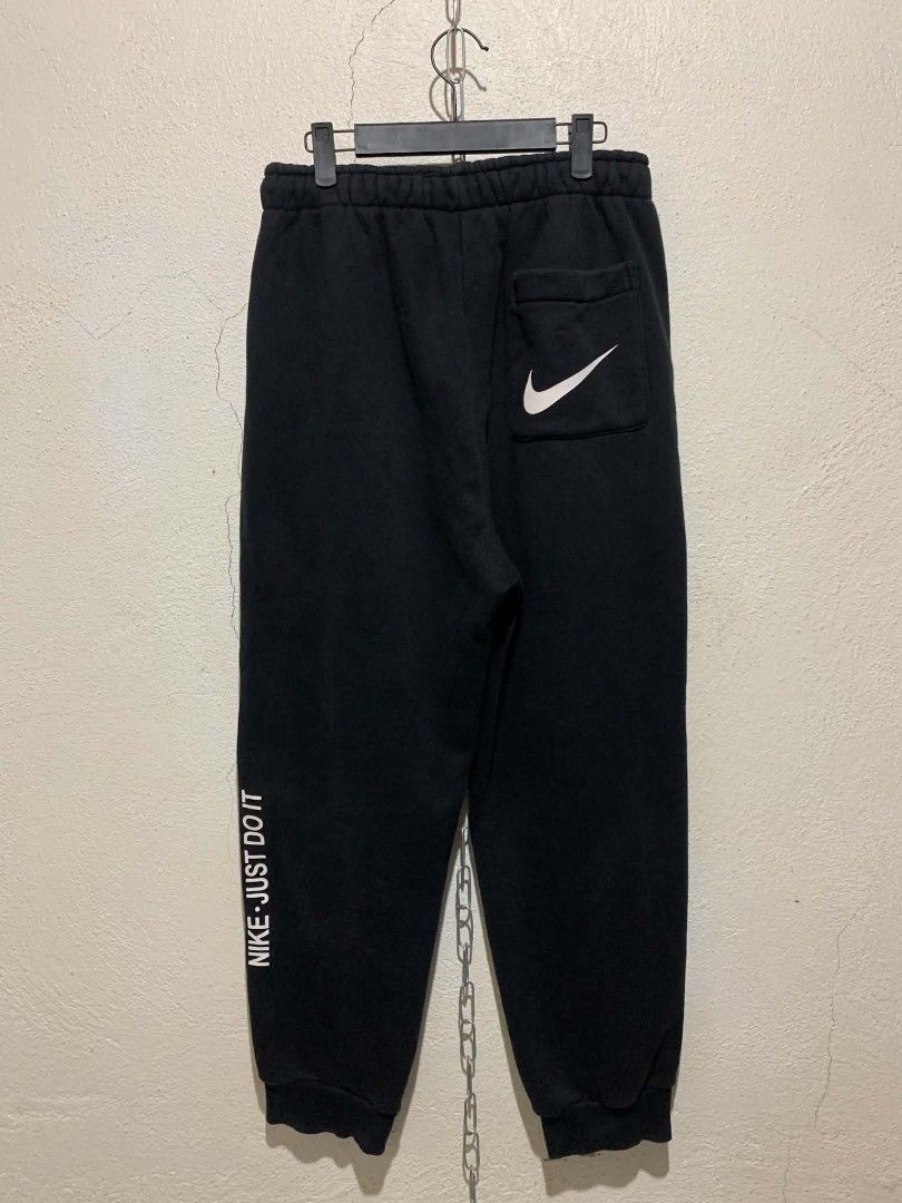 Nike jogger pants (Category: Joggers) located in Naga. Submitted by dodonggg (Listing ID 1461529187, Image 2). Description: Details: ▫️Exellent condition ▫️C.R - 9/10 ▫️Waist - 28 strechable ▫️Length - 39 ▫️Thigh - 12 ▫️Issue/s - None ▫️Authentic/Legit/Original 📍Location: Cebu City of Naga 🚛MOD: J&T/Meet up 💵MOP: Gcash Only.