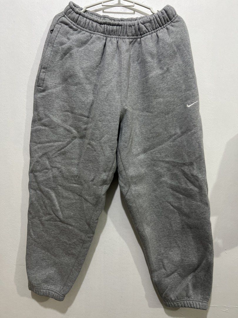 Nike Jogger Pants – Grey (Category: Activewear) located in Manila. Submitted by jhennie05 (Listing ID 1461523896, Image 1). Description: Decluttering! 🩶 🏷️ Size: Medium on tag 📏 Waistline: 24–30 inches 📏 Length: 35 inches ✅ Complete wash tag ✅ YKK zipper 🎨 Color: Grey 📍 Location: Cainta, Rizal 💰 Courier: Lalamove / GoGo Express 🚚 Shipping fee shoulder by buyer. 📩 PM for inquiries and actual photos. First to pay, first to get!.